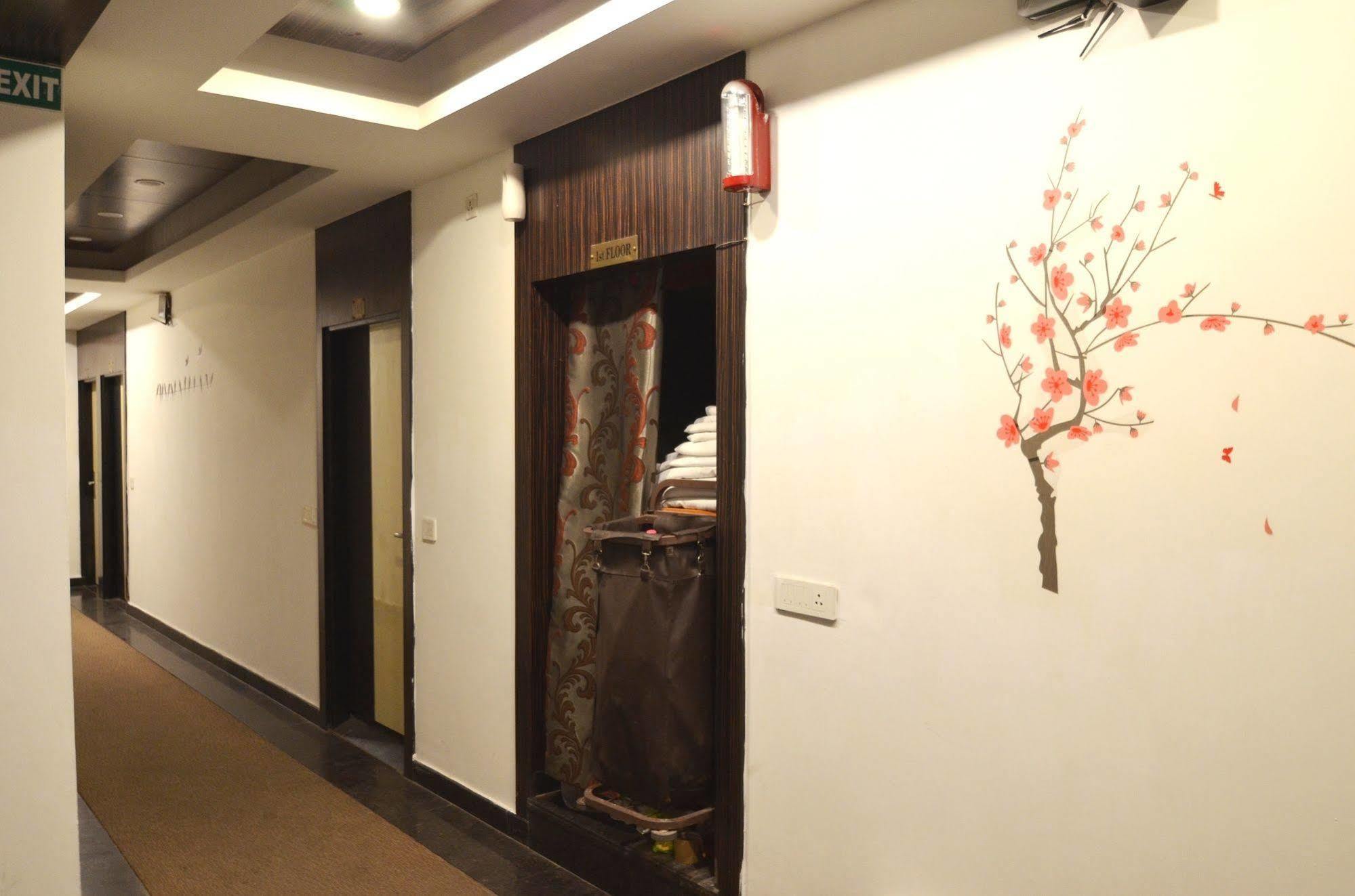 地铁景观酒店 德里 外观 照片